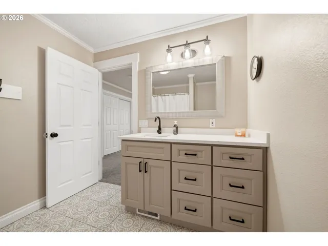 Bathroom, Attached-Main