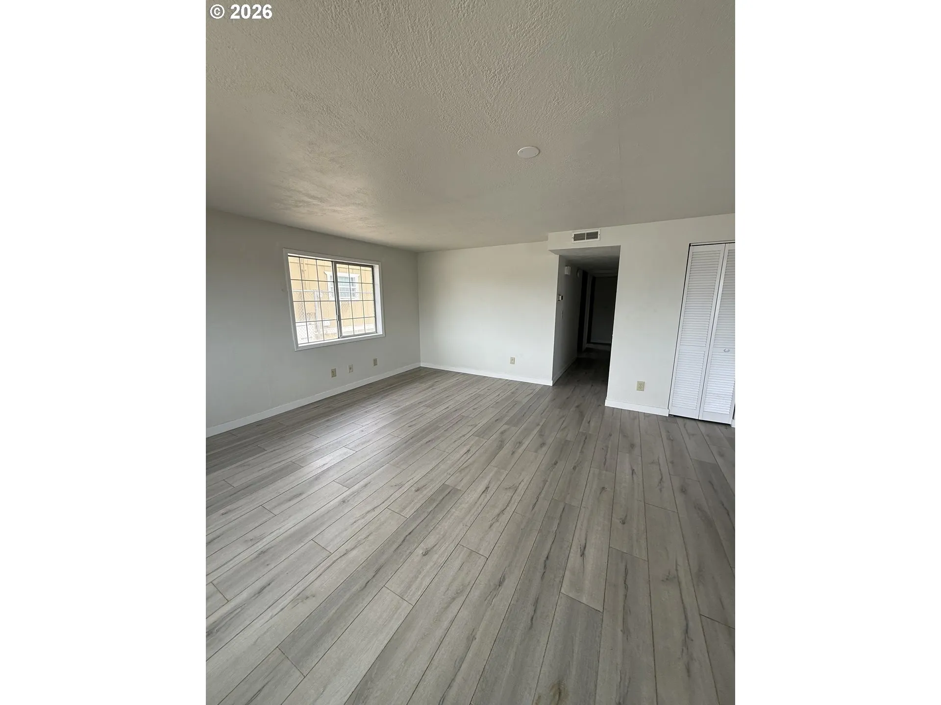 Living Room/Entrance