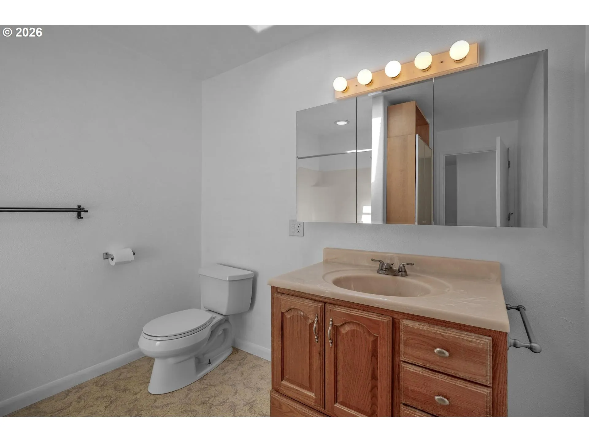 Bathroom-Upper