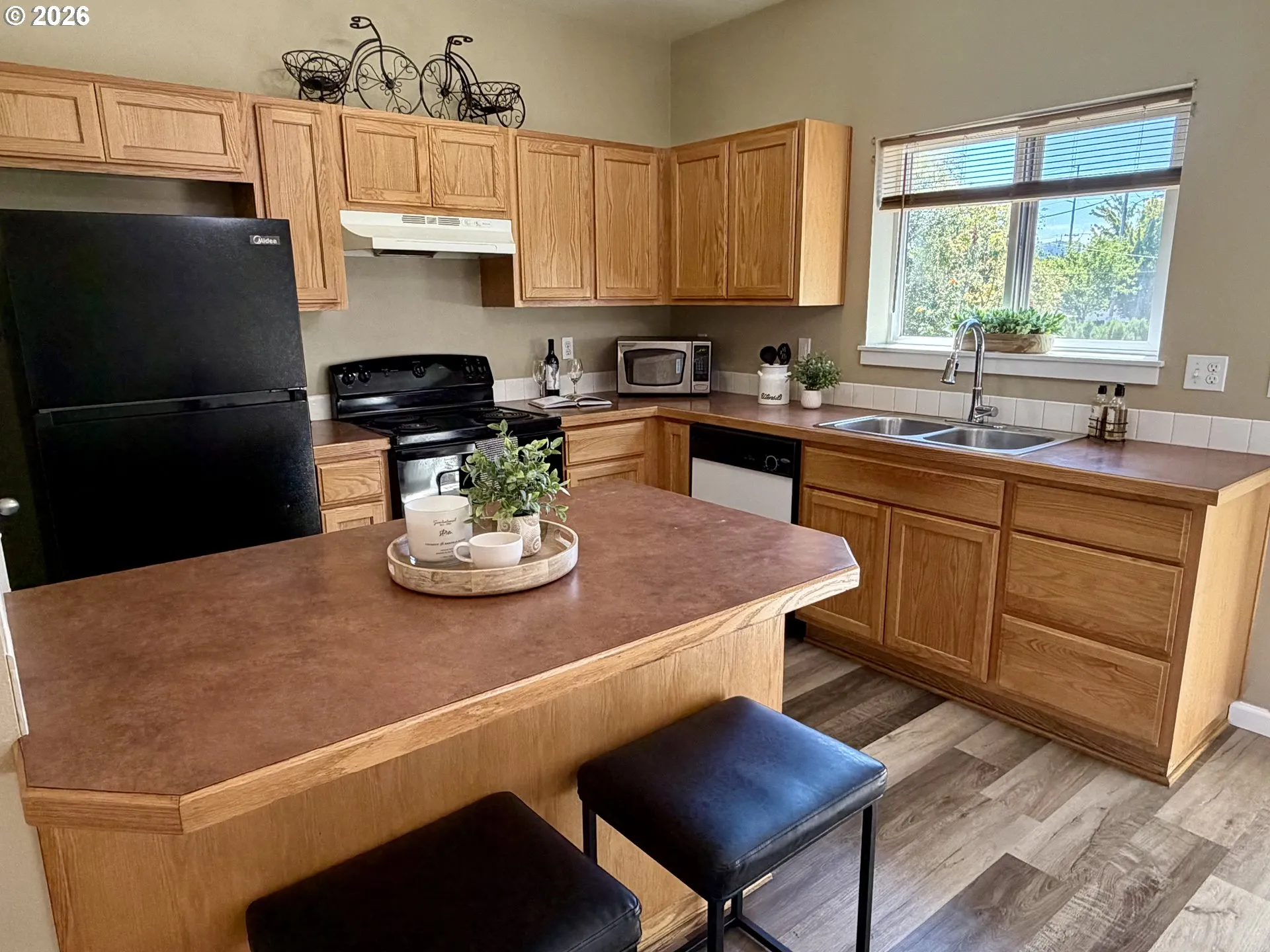 Kitchen-Breakfast Bar