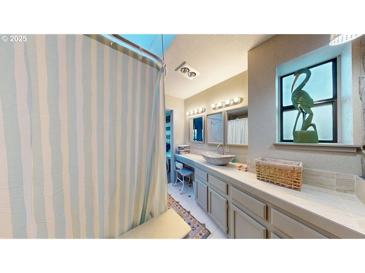 Bathroom, Attached-Garden Tub