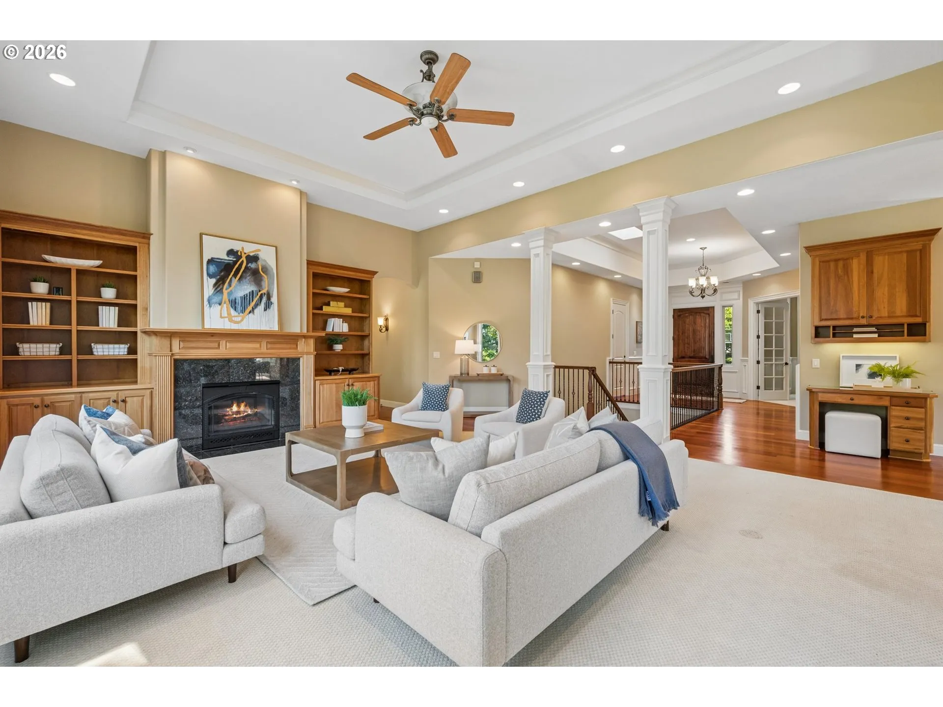 Living Room/Entrance