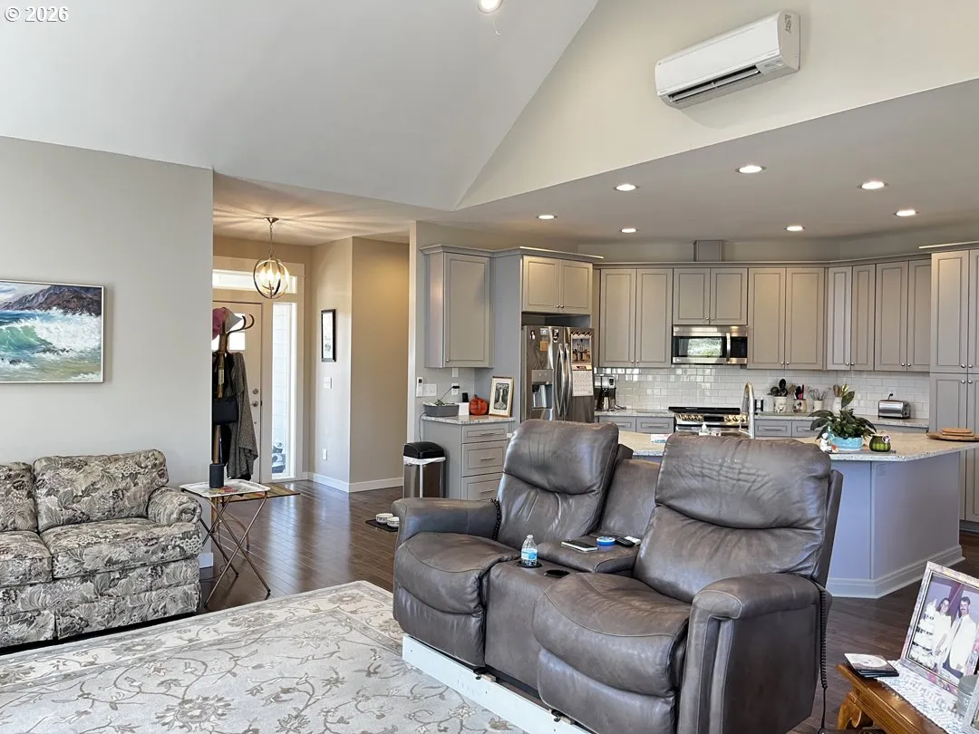 Kitchen/Living Room