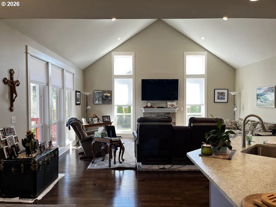 Living Room-Vaulted Ceilings