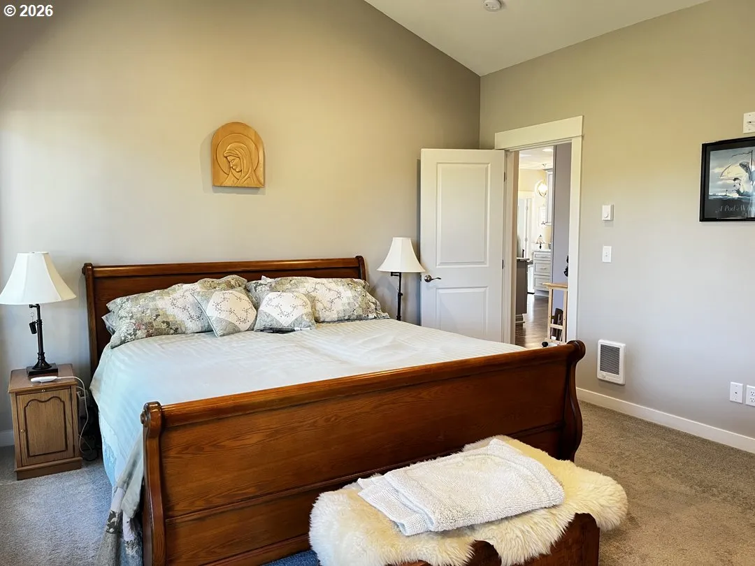 Bedroom, Owner's Suite-Vaulted Ceilings