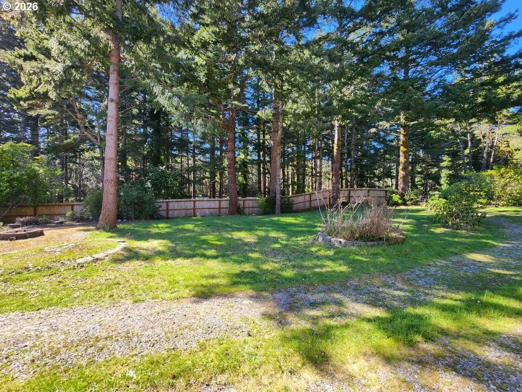 Front Yard-Fenced