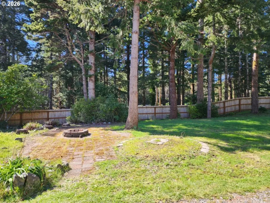 Front Yard-Fenced