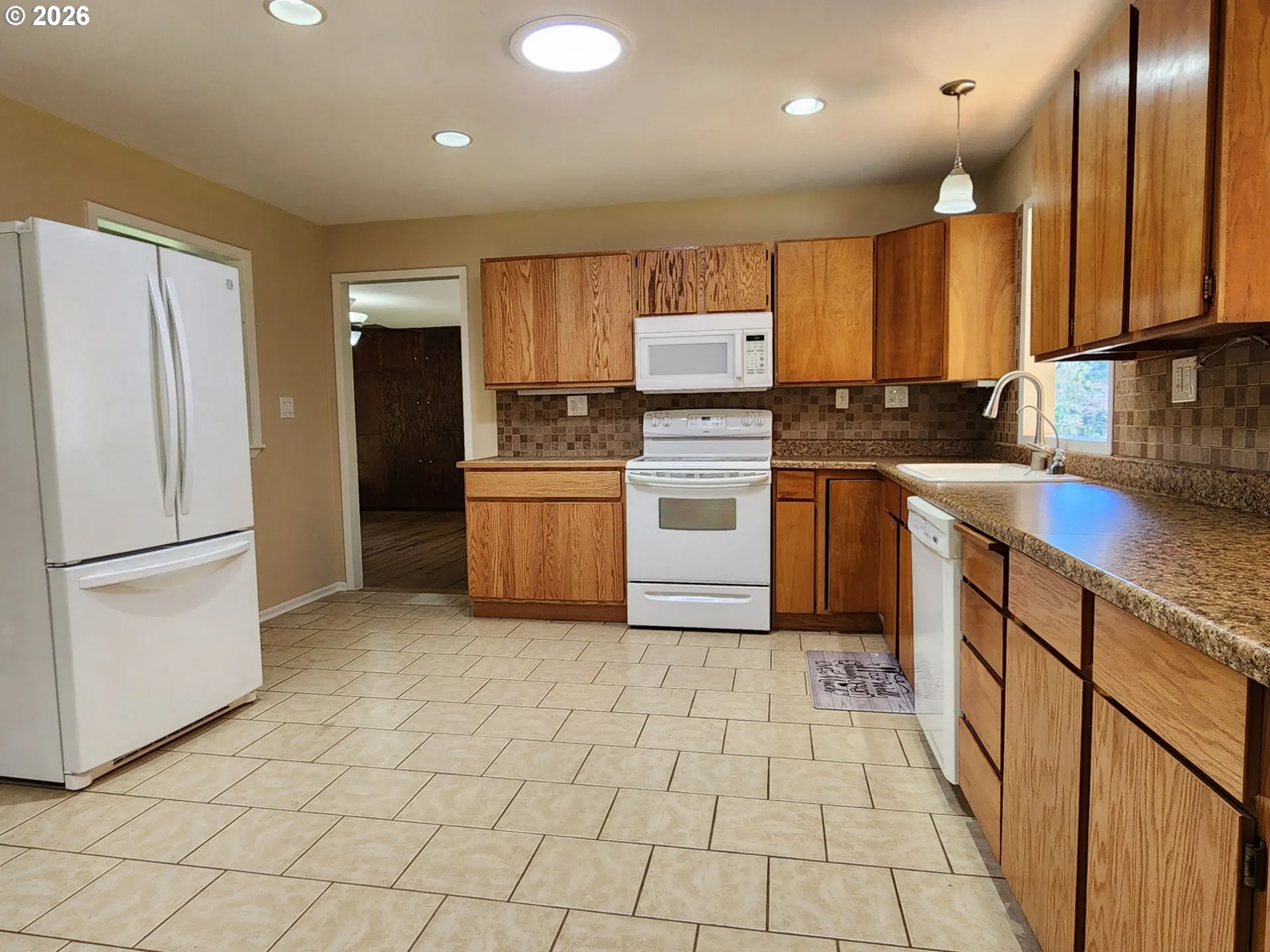 Kitchen-Eating Area