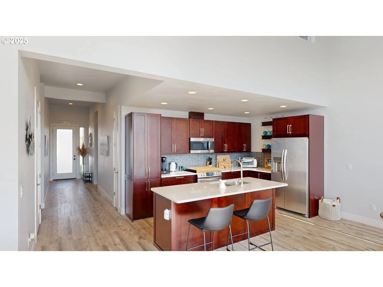Kitchen-Breakfast Bar