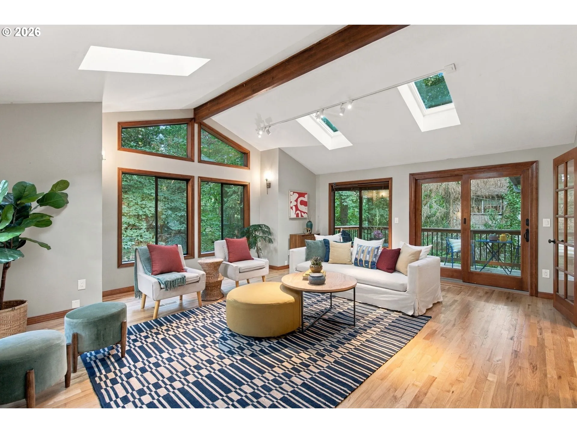Living Room-Vaulted Ceilings
