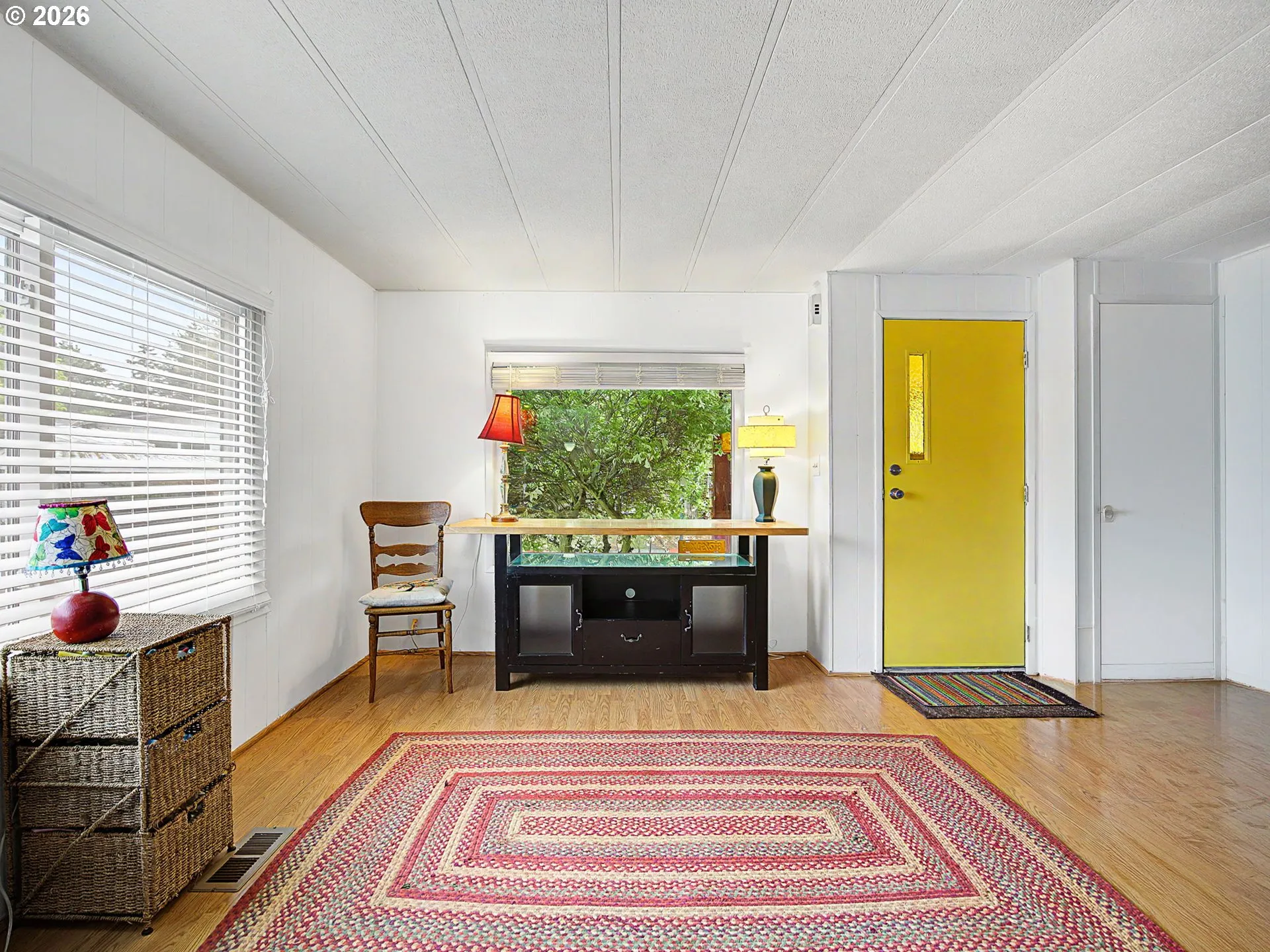 Living Room/Entrance