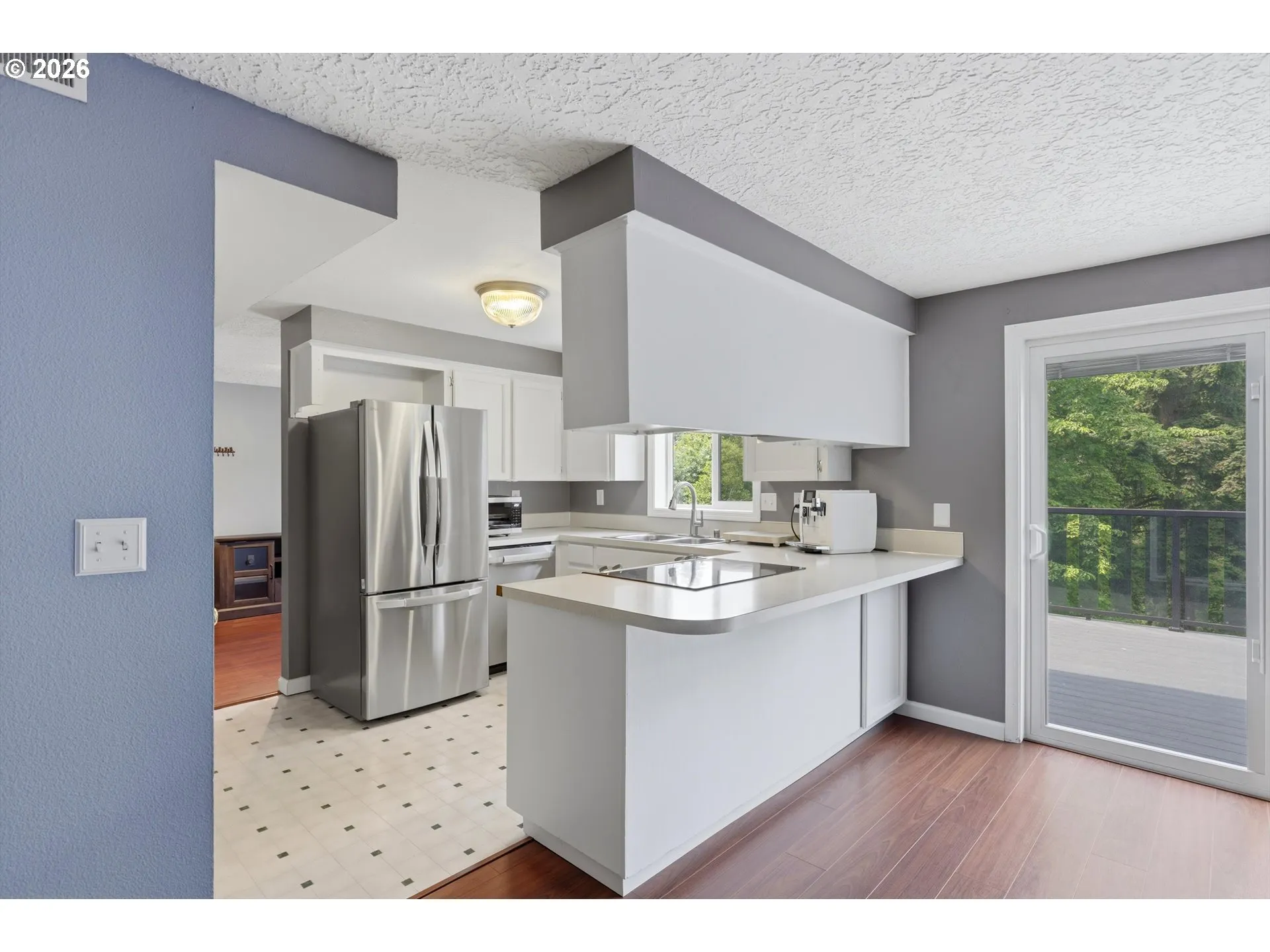 Kitchen-Breakfast Bar
