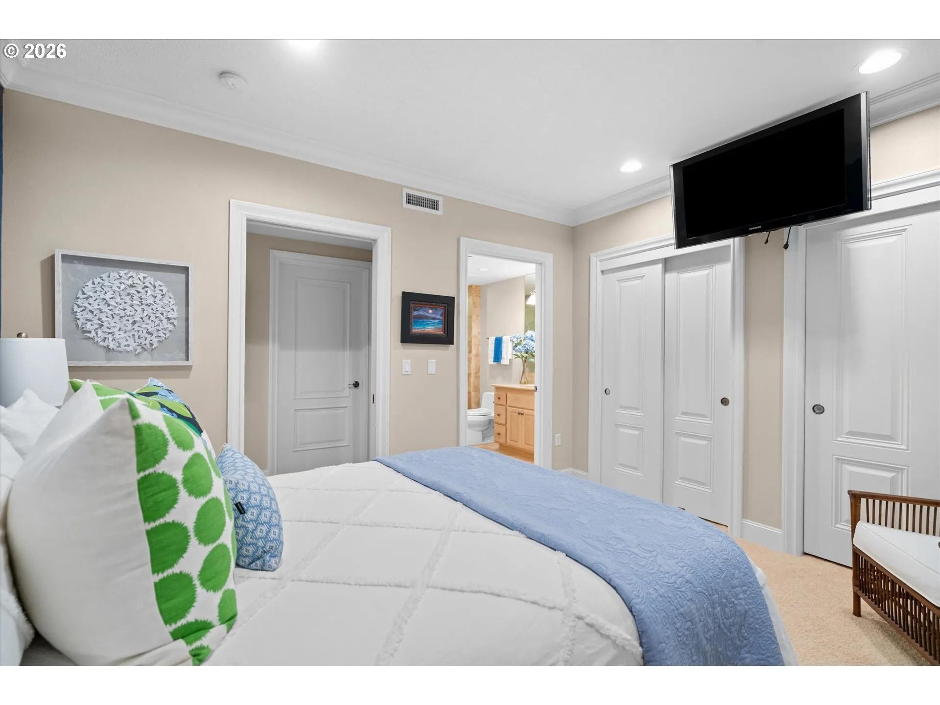 Bedroom-Full Bathroom