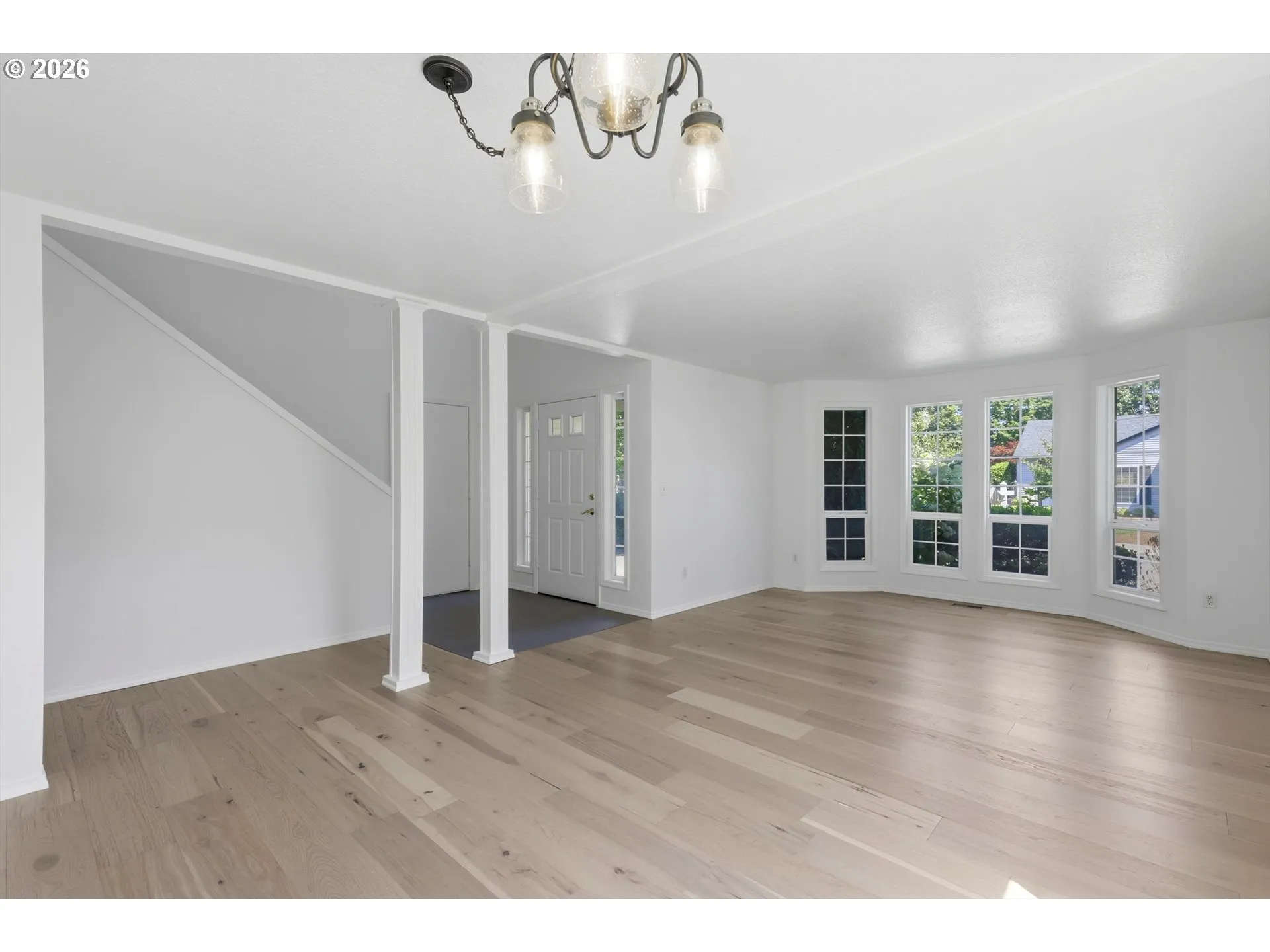 Living Room/Entrance