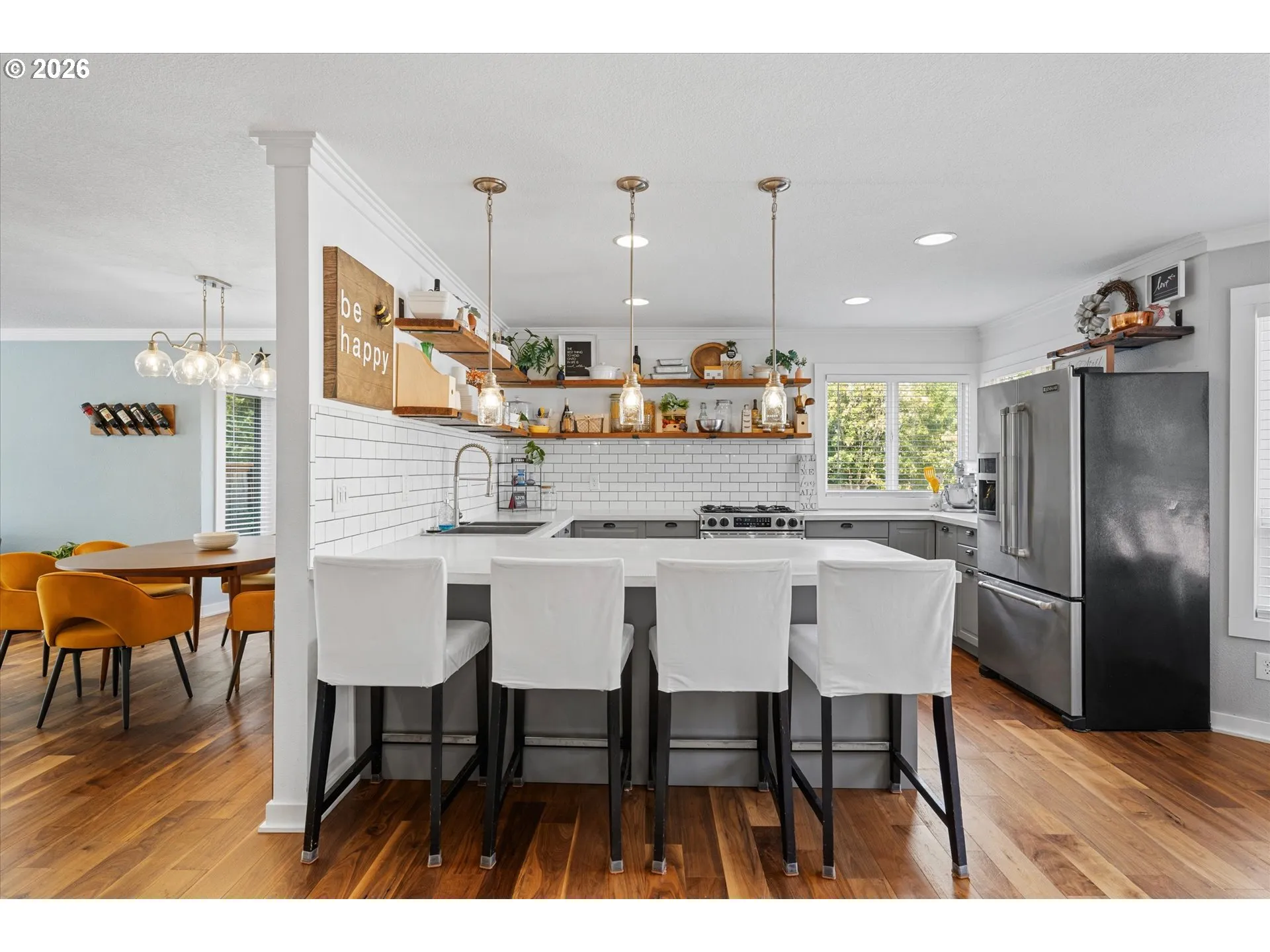Kitchen-Breakfast Bar