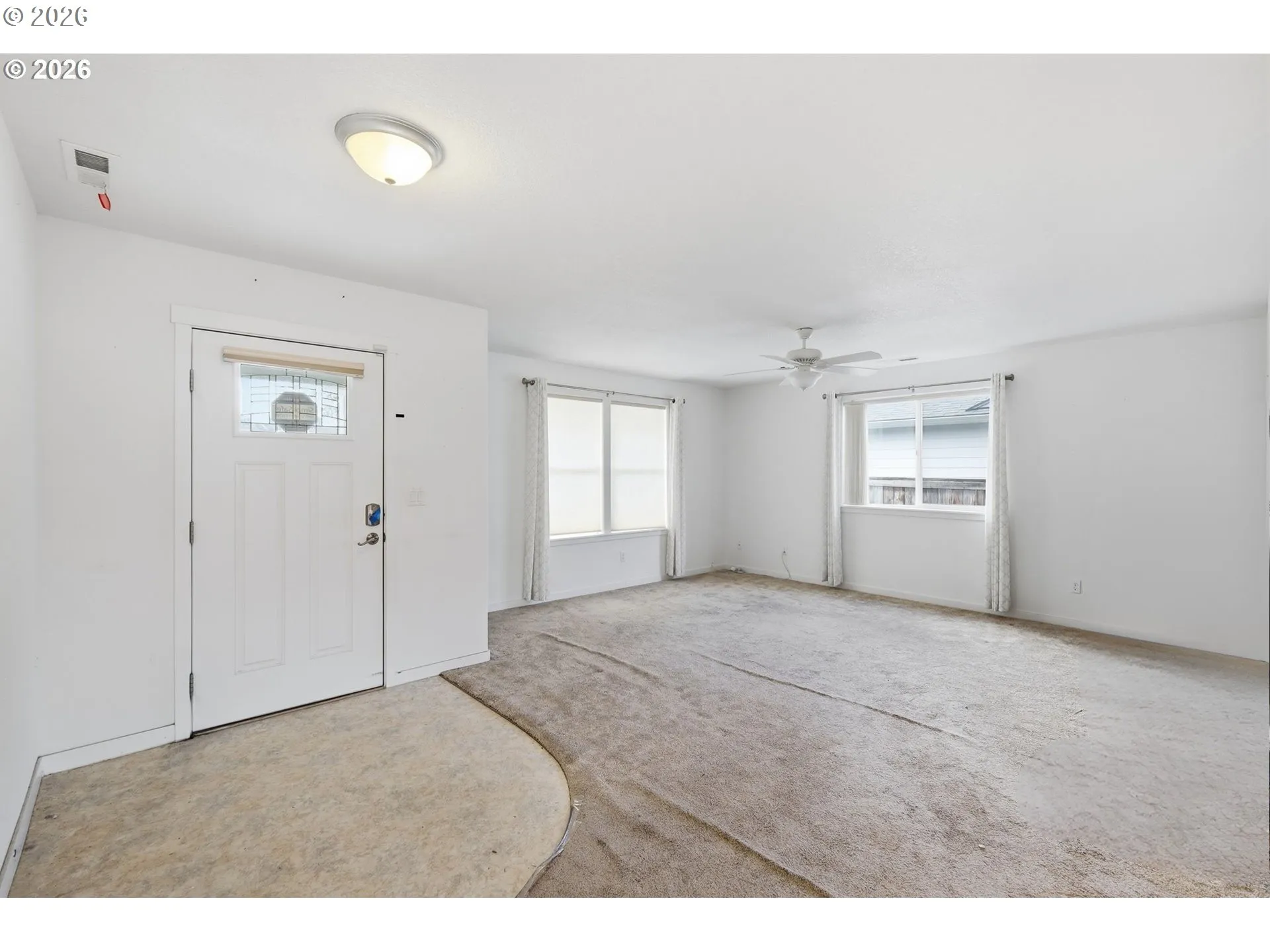 Living Room/Entrance