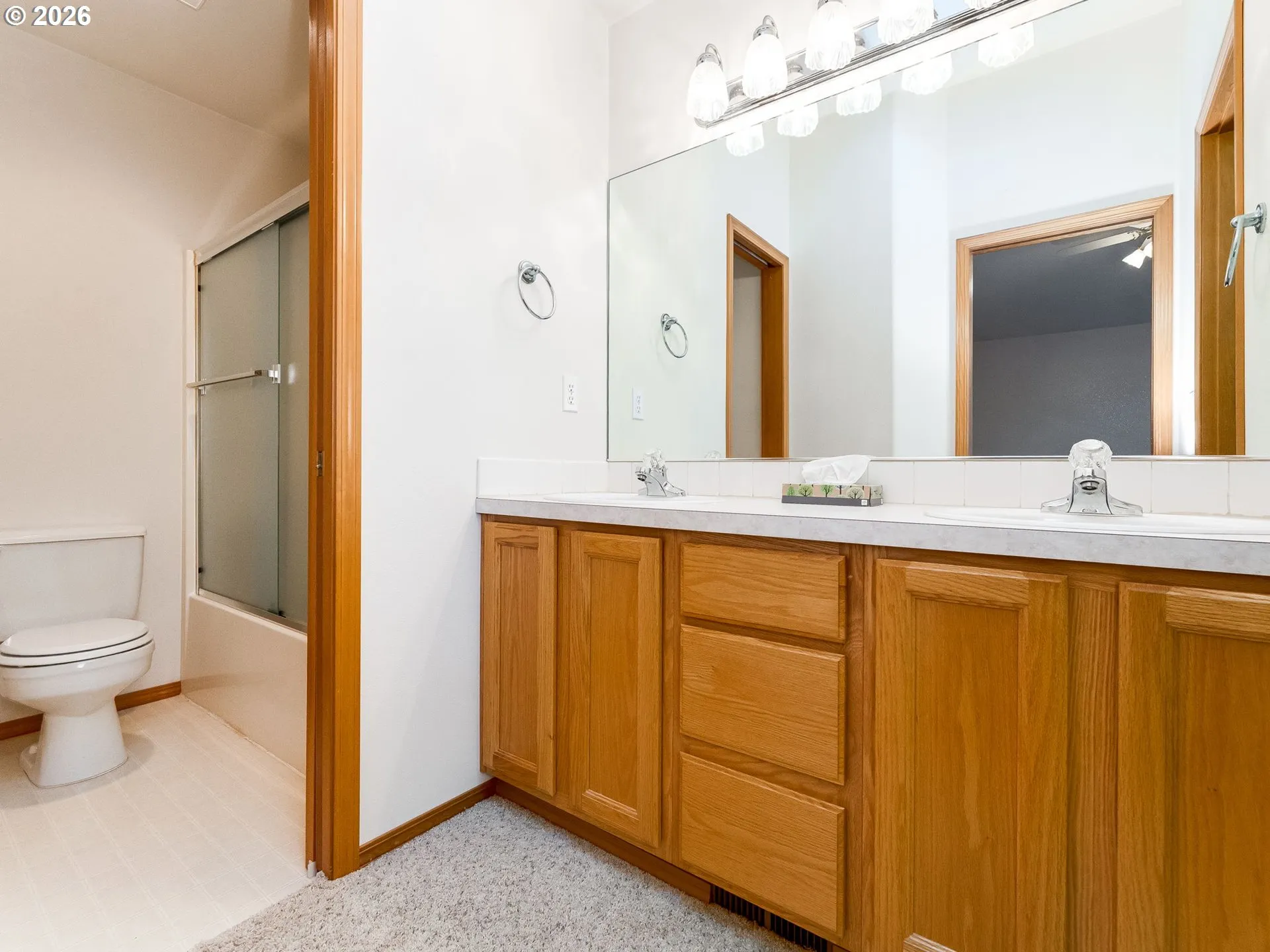 Bedroom-Full Bathroom