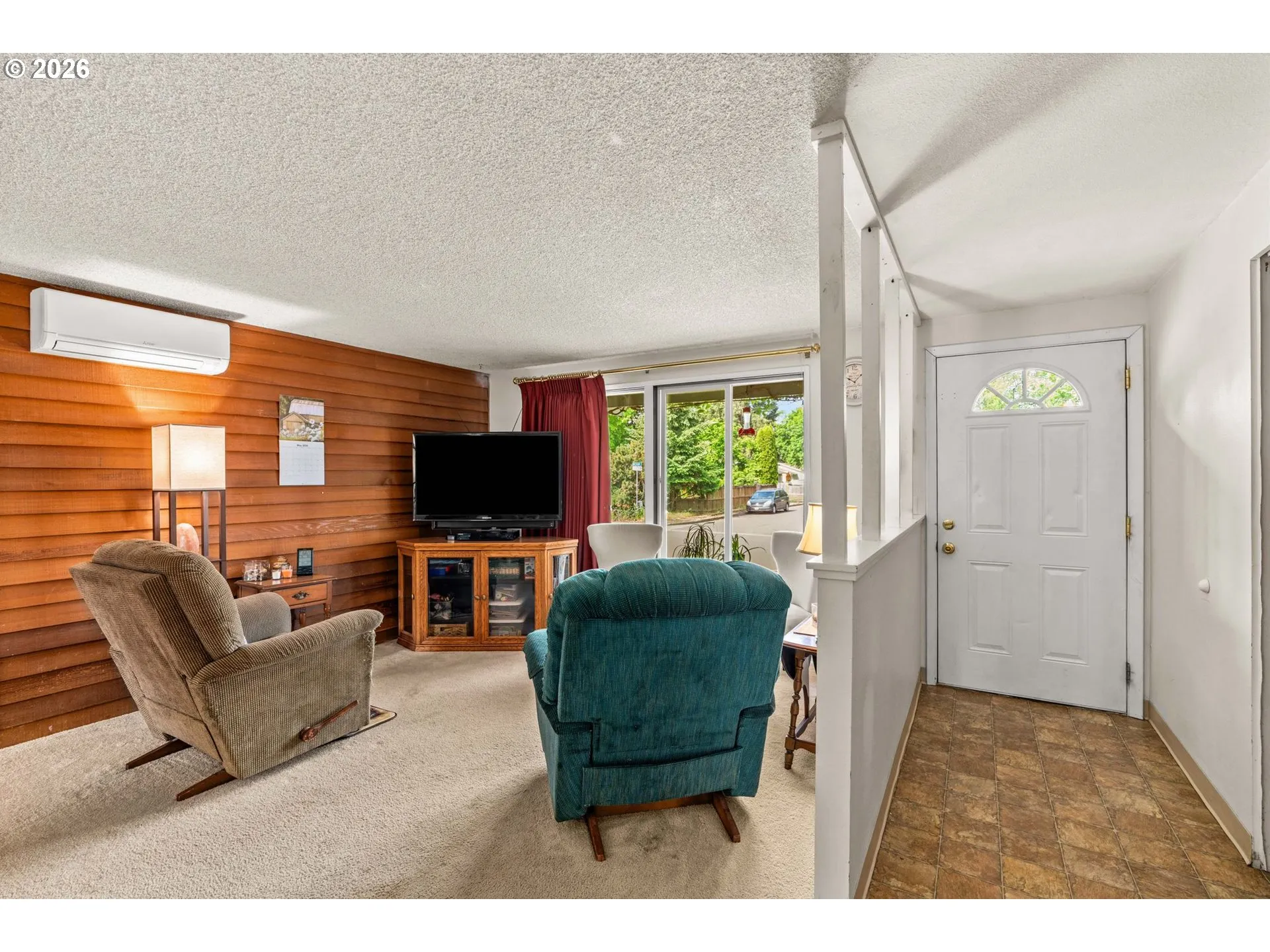 Living Room/Entrance