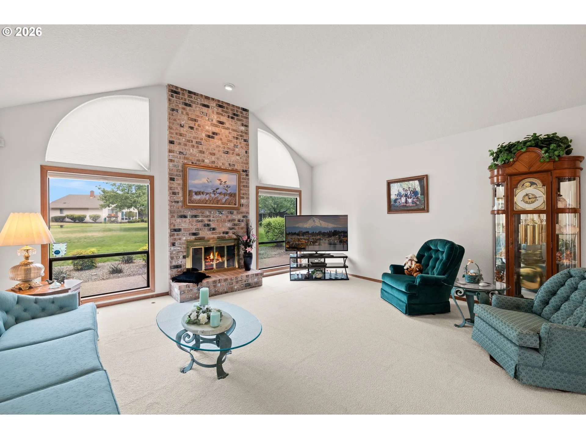 Living Room-Vaulted Ceilings