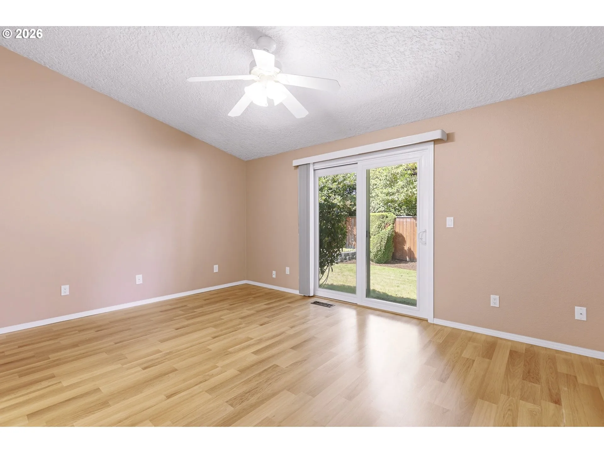 Bedroom, Primary-Vaulted Ceilings