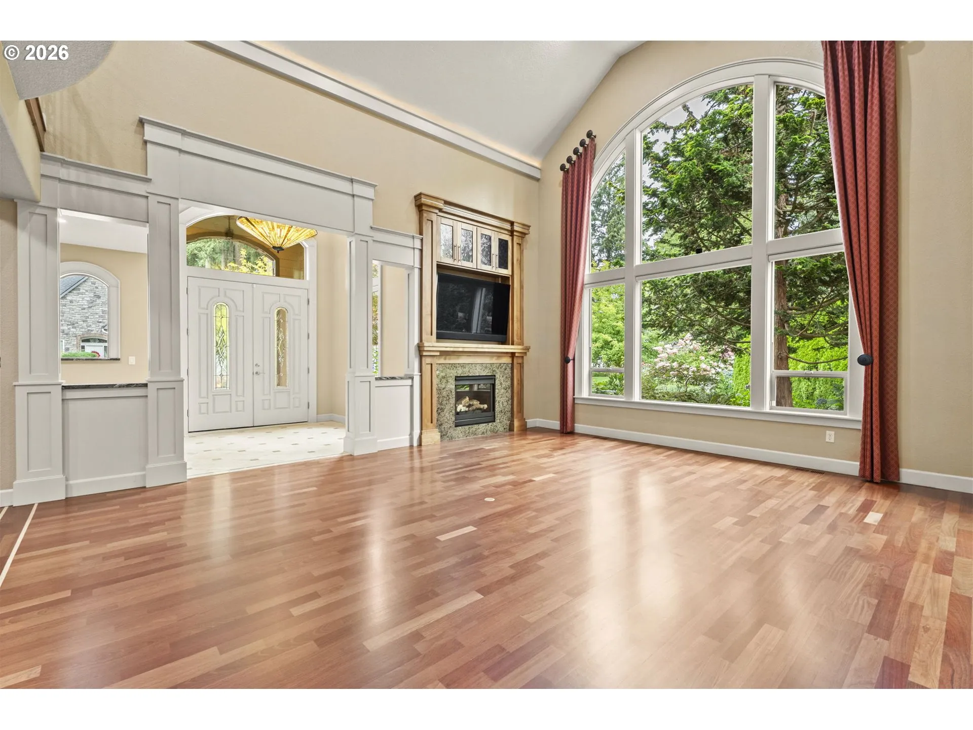 Living Room/Entrance