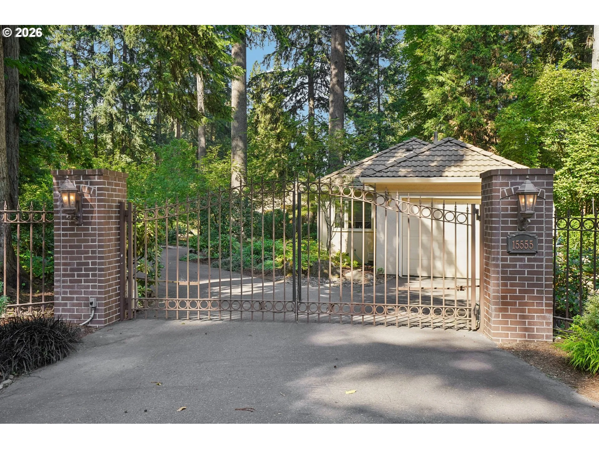 Driveway-Gated