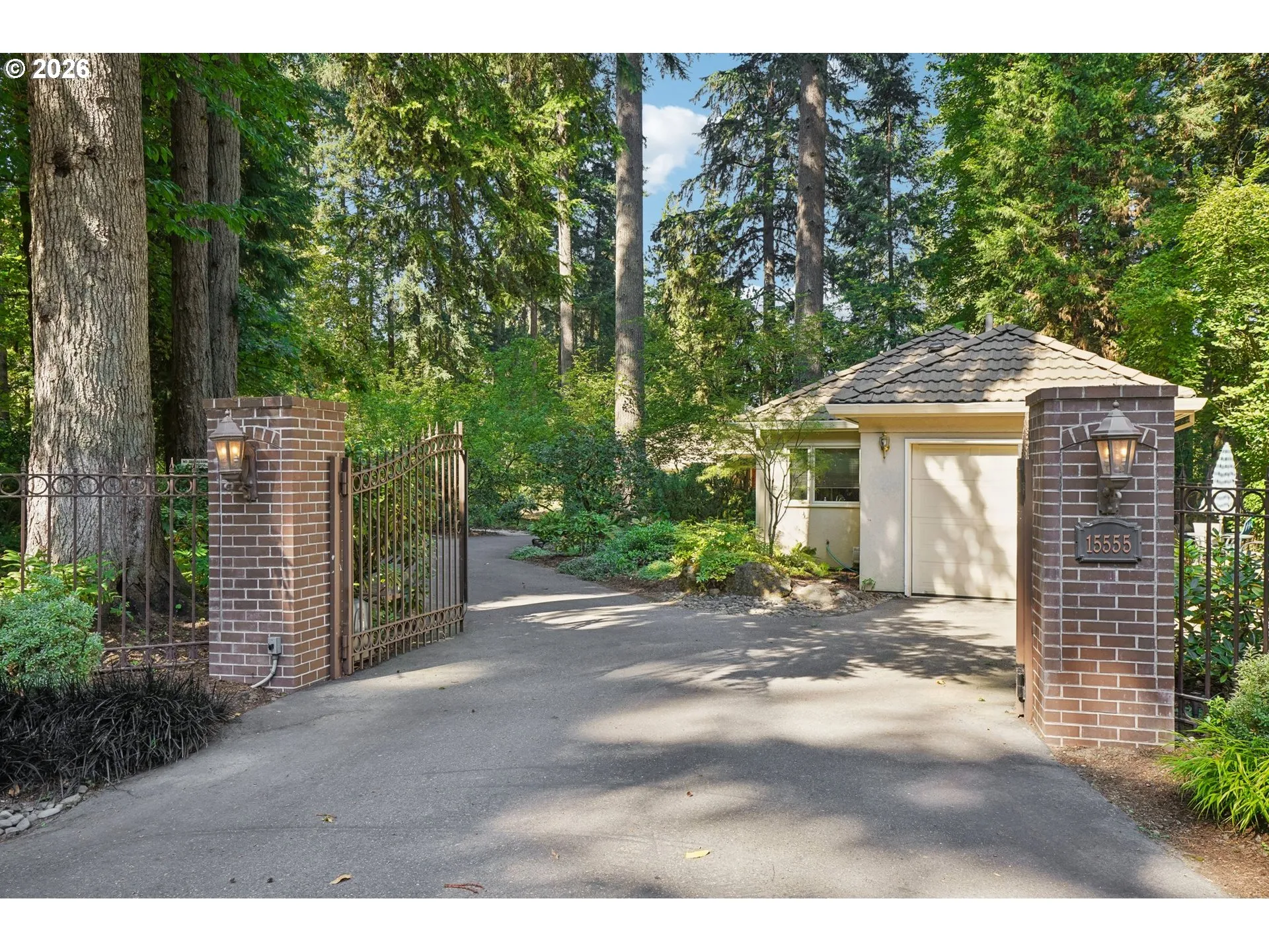 Driveway-Gated
