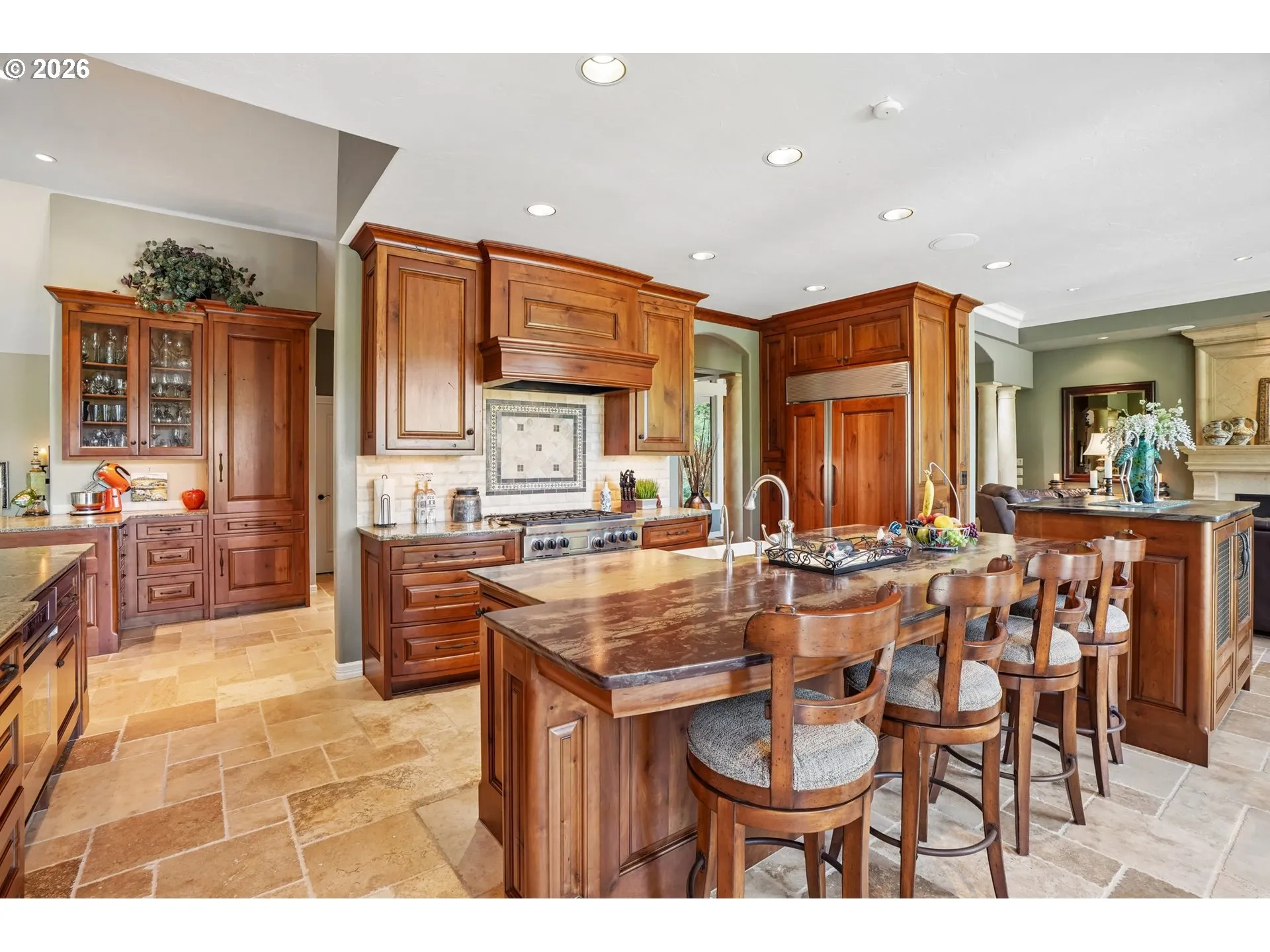 Kitchen-Breakfast Bar