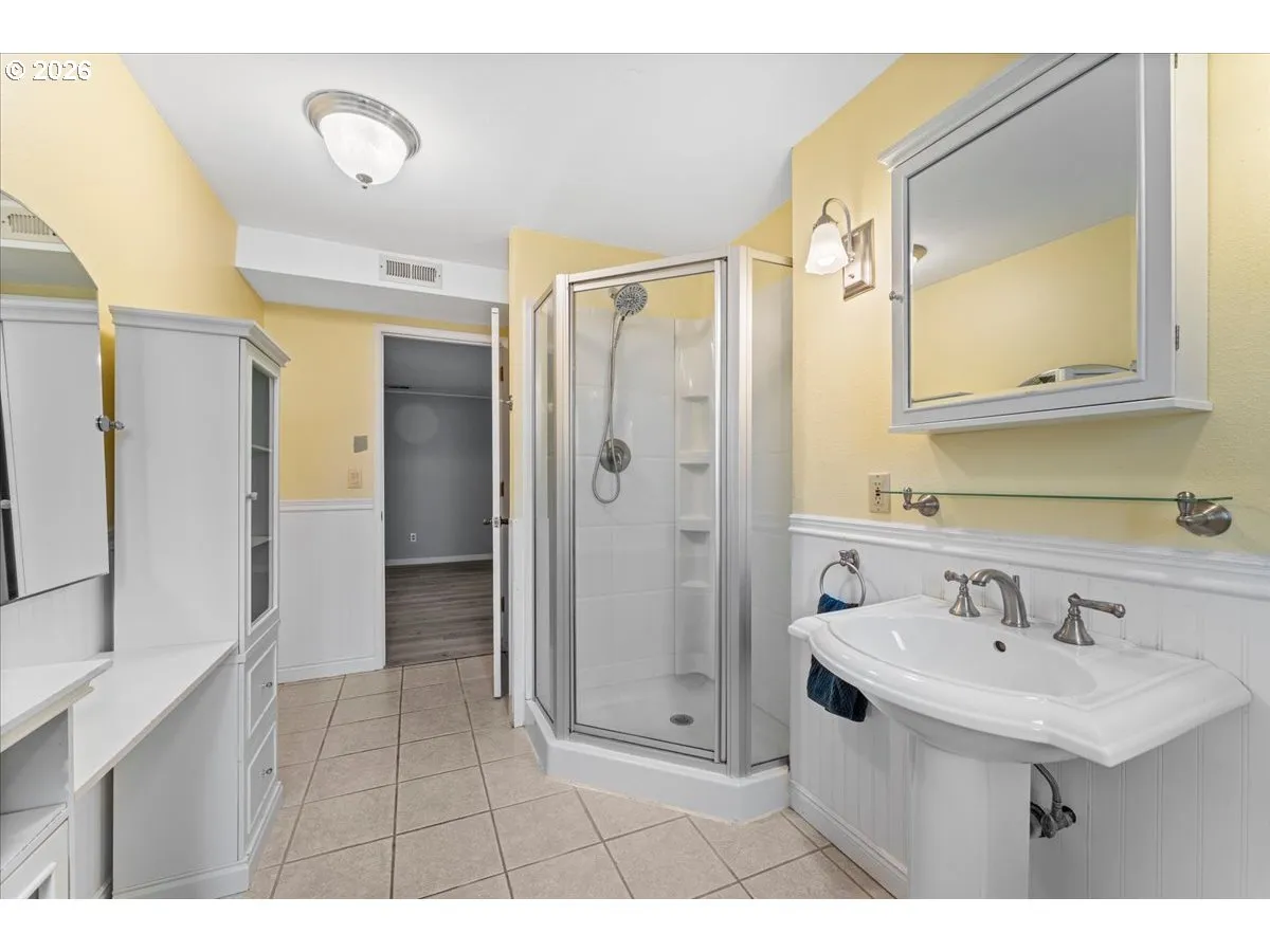 Bathroom-Lower