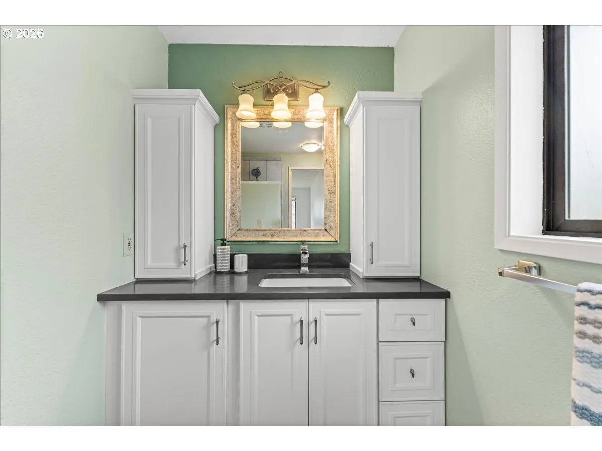 Bathroom, Attached