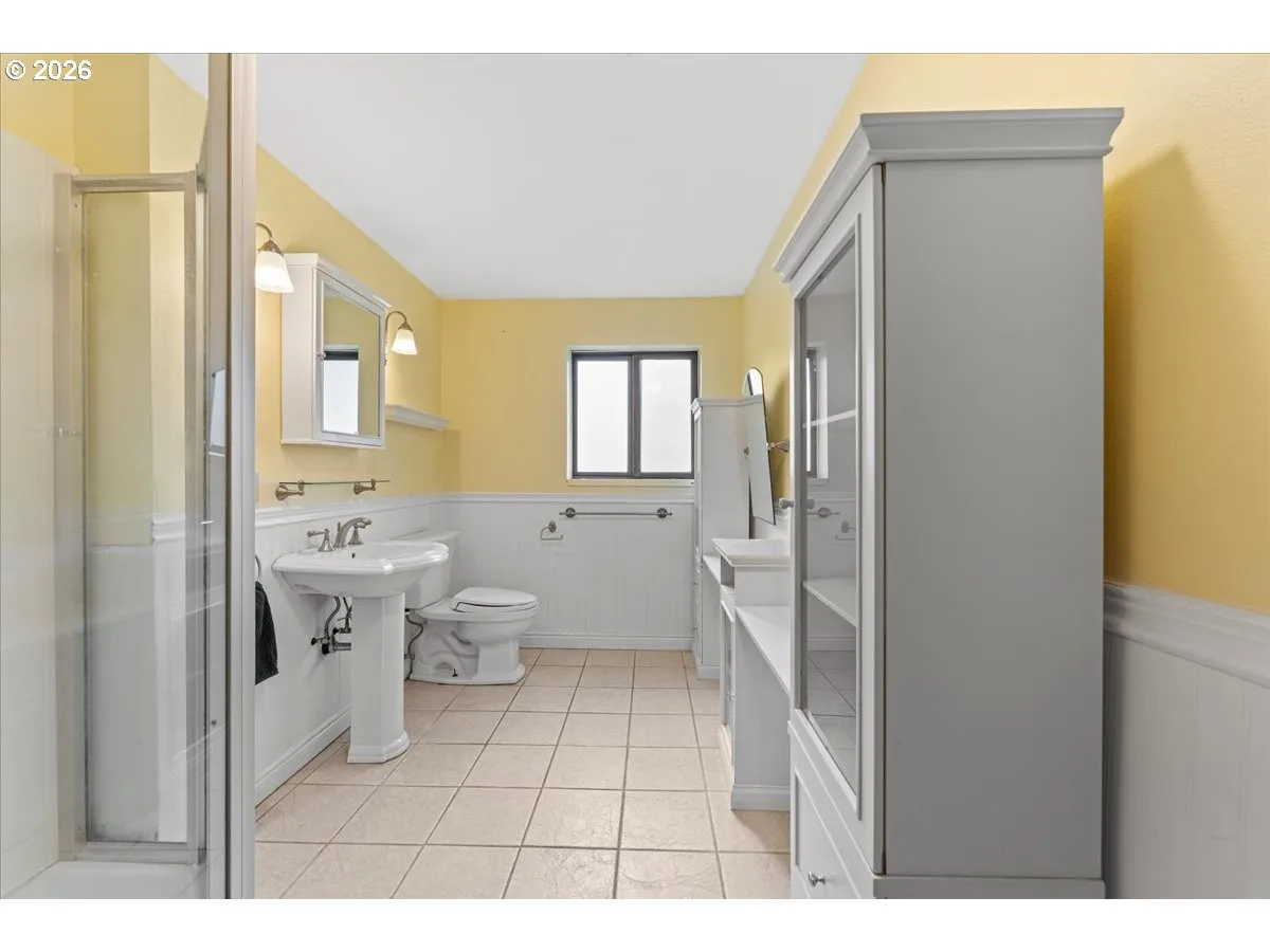Bathroom-Lower