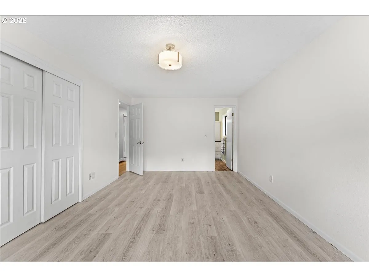 Bedroom, Primary