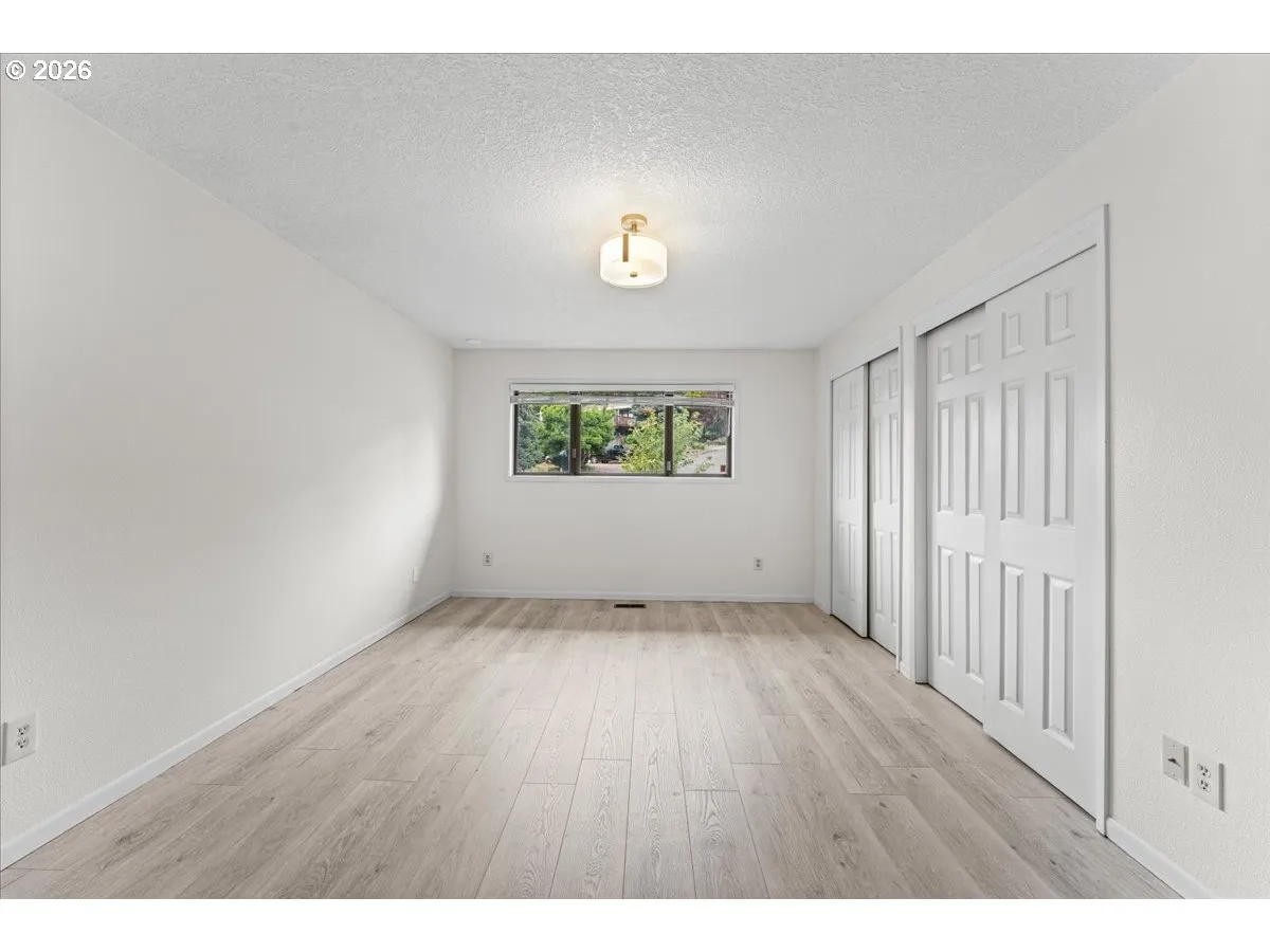 Bedroom, Primary