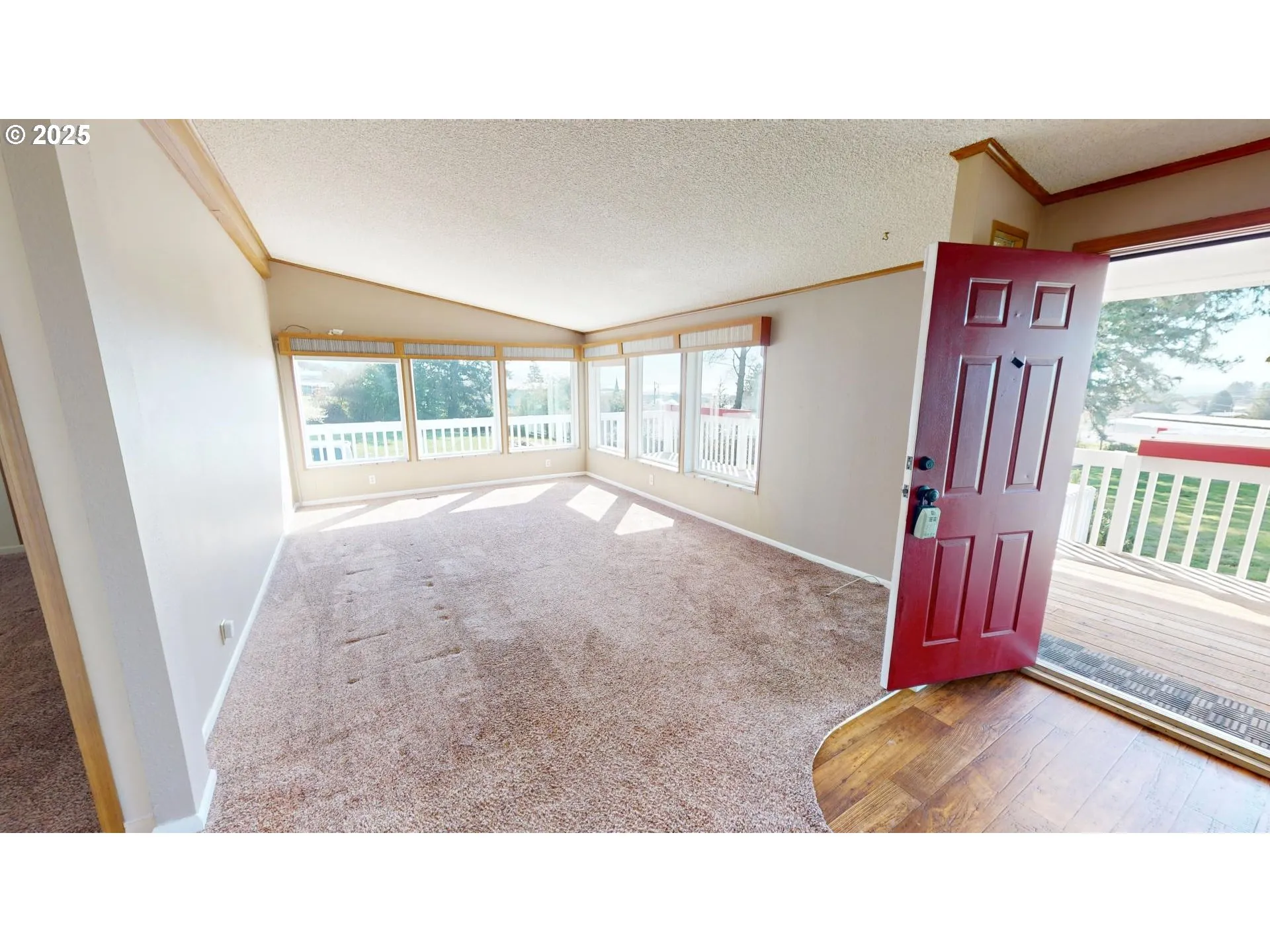 Living Room-Vaulted Ceilings