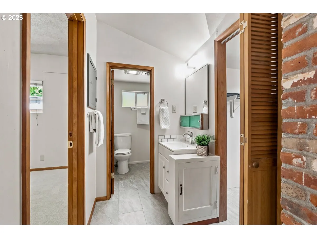 Bathroom, Attached