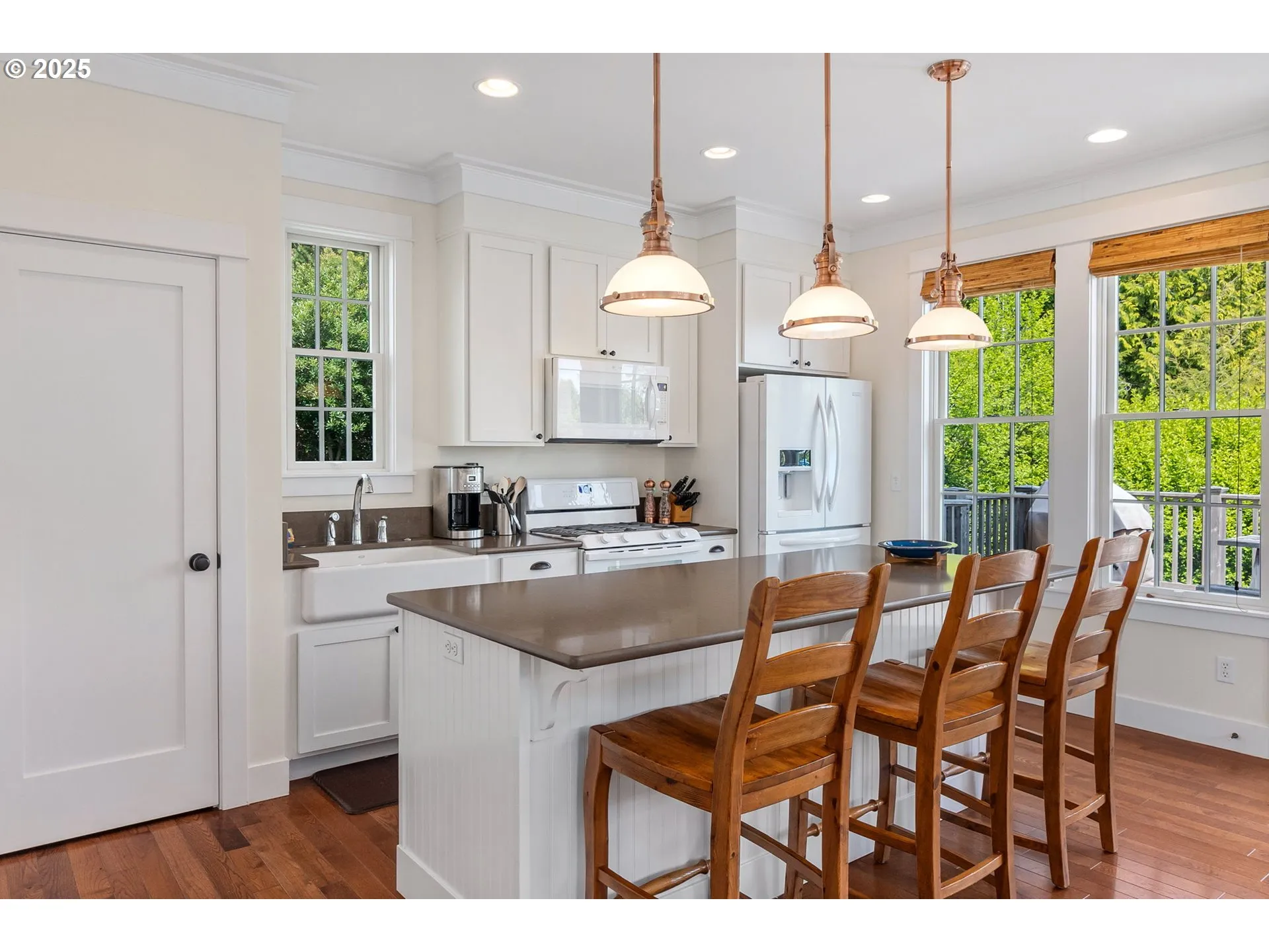 Kitchen-Breakfast Bar