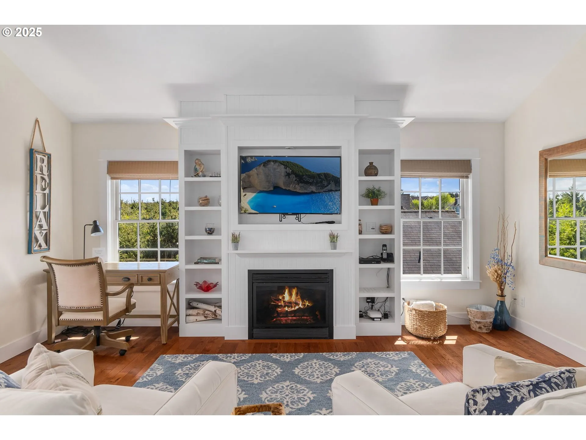 Living Room-Fireplace
