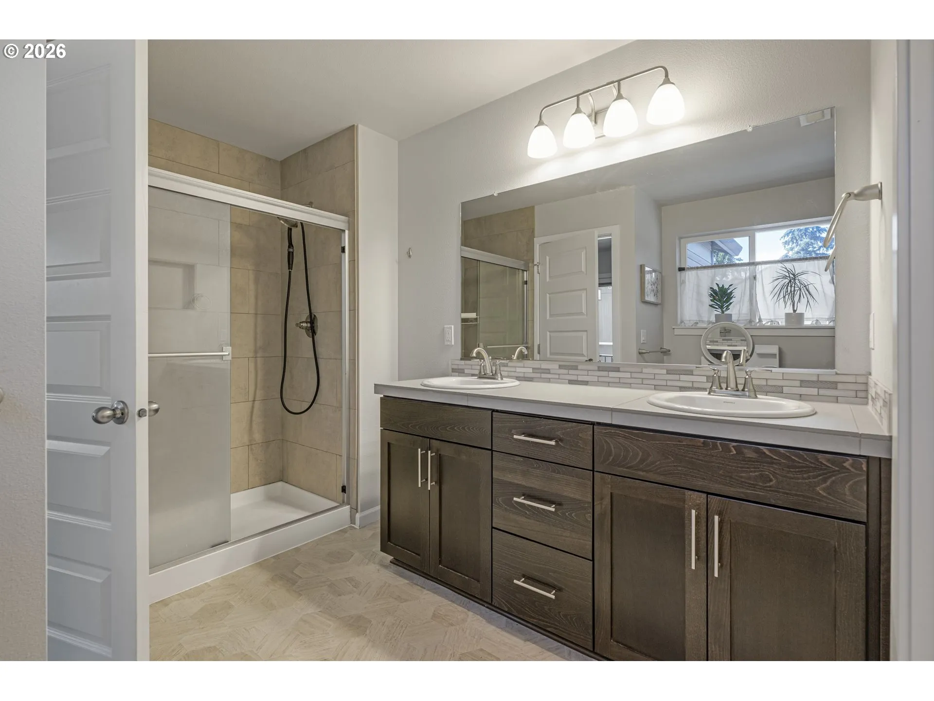 Bathroom-Walk in Shower