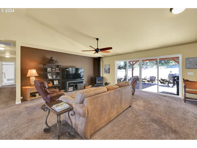 Living Room-Ceiling Fan