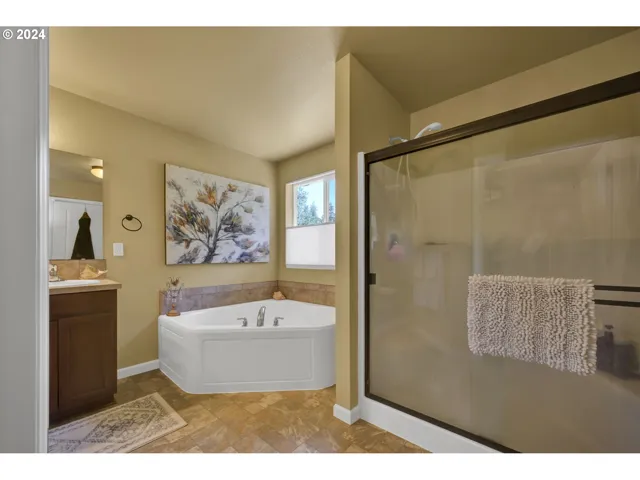 Owner's Suite Bathroom-Garden Tub