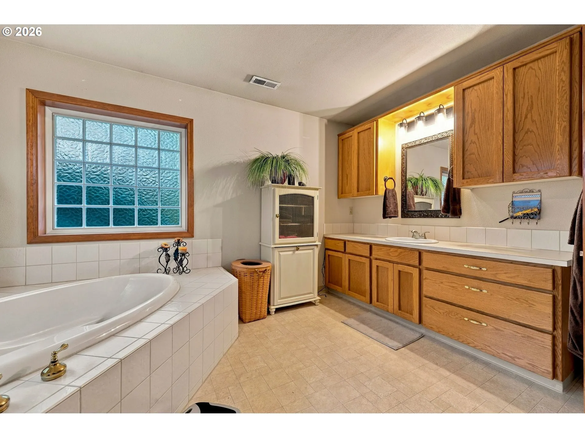 Bathroom, Attached-Garden Tub