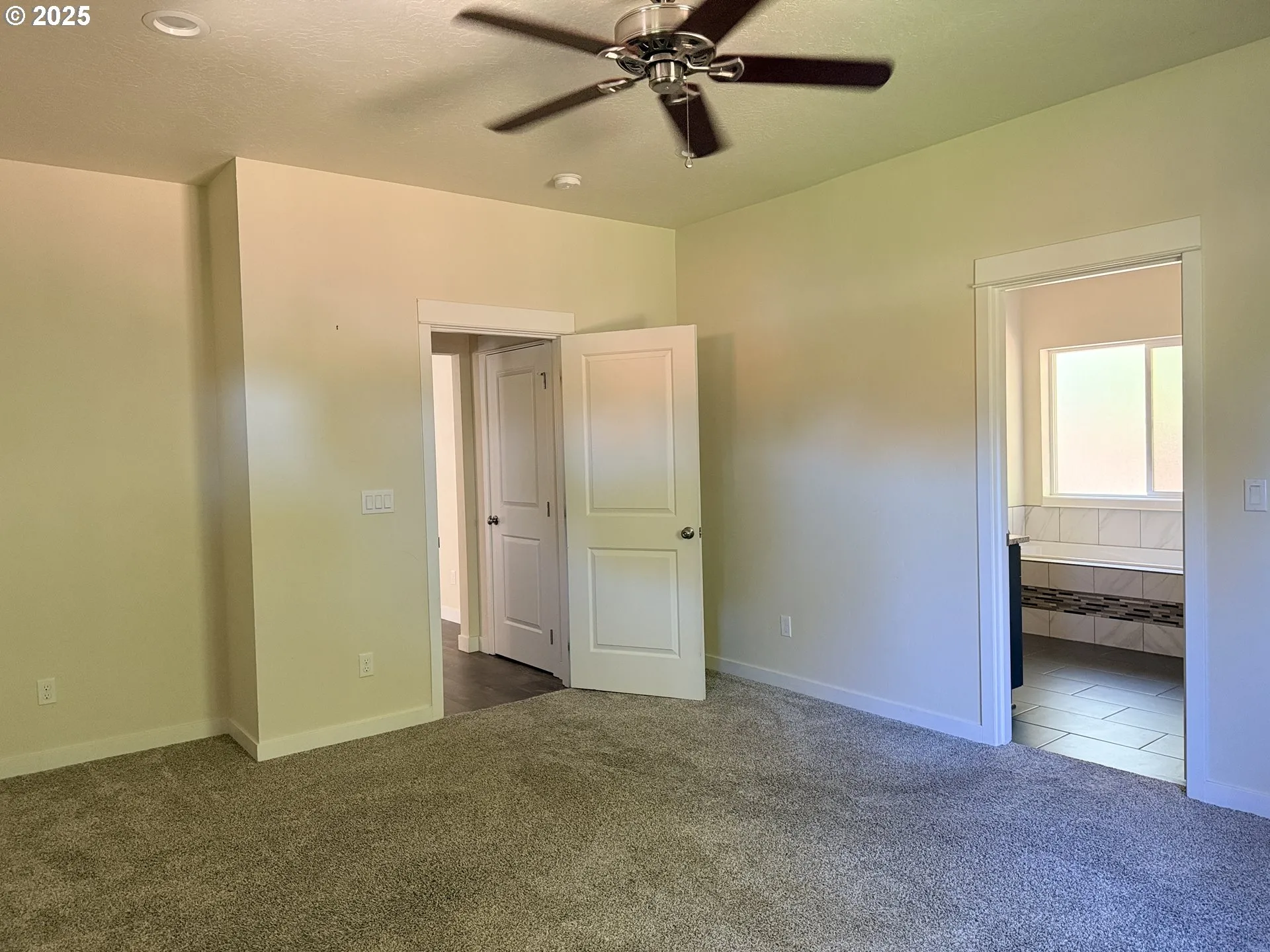 Bedroom, Primary