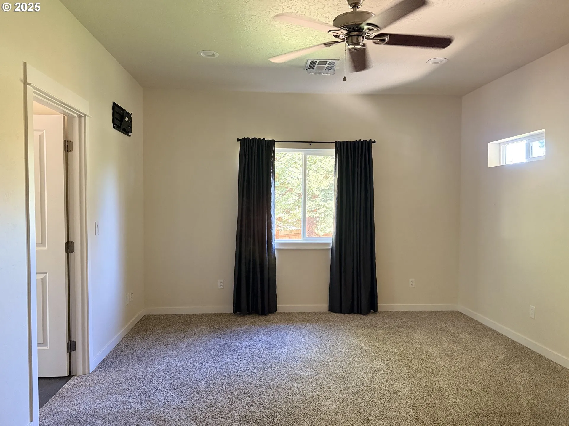 Bedroom, Primary