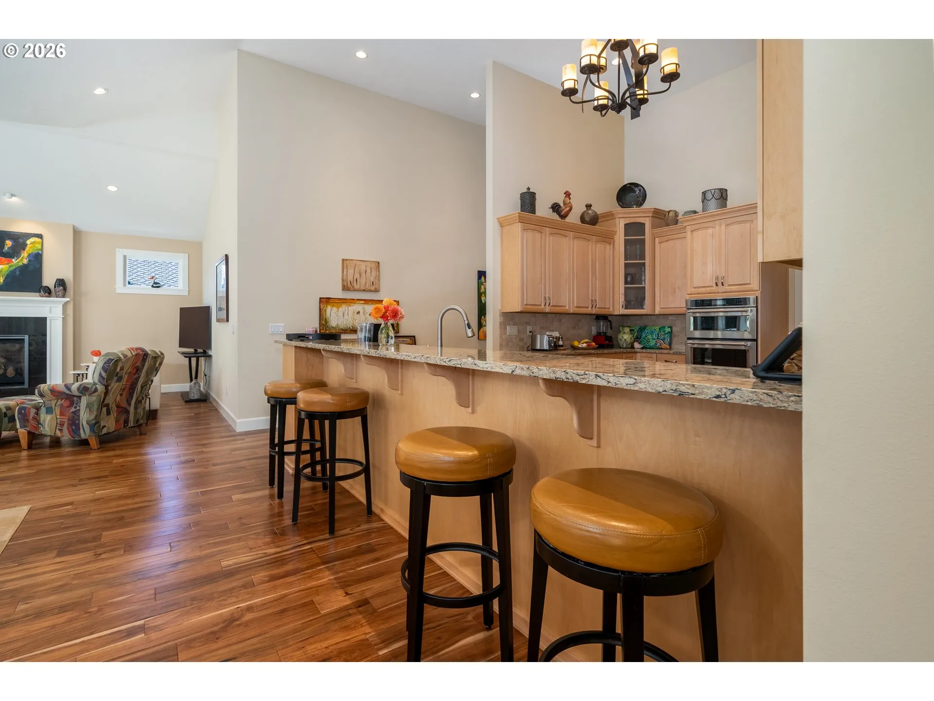 Kitchen-Breakfast Bar