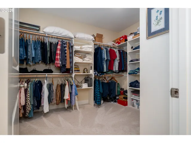 Bedroom, Owner's Suite-Walk-In Closet