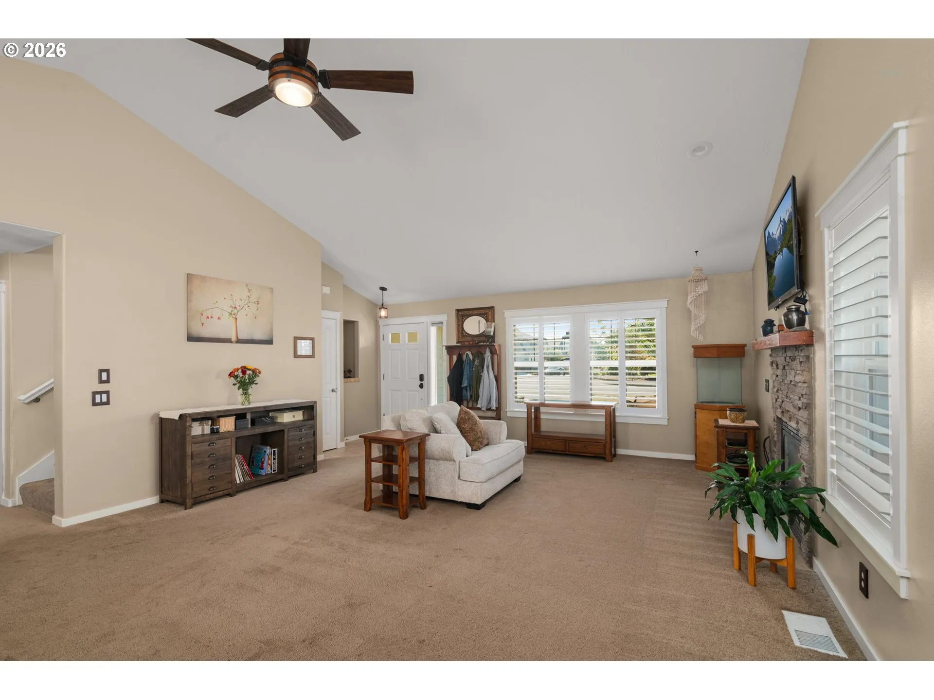 Living Room-Vaulted Ceilings