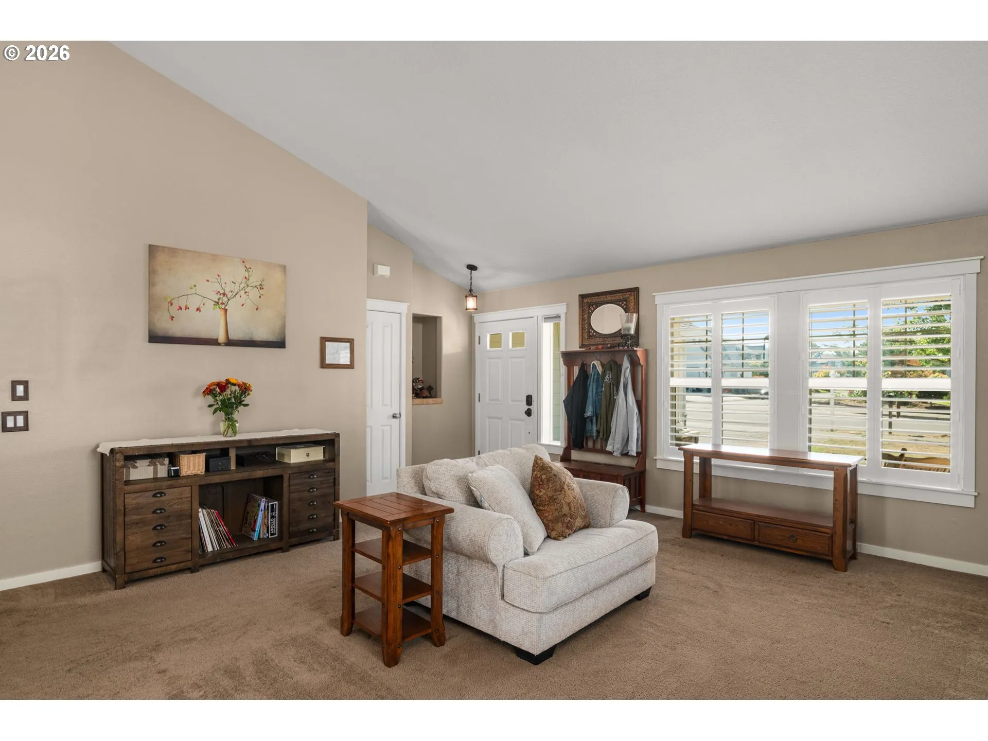 Living Room/Entrance