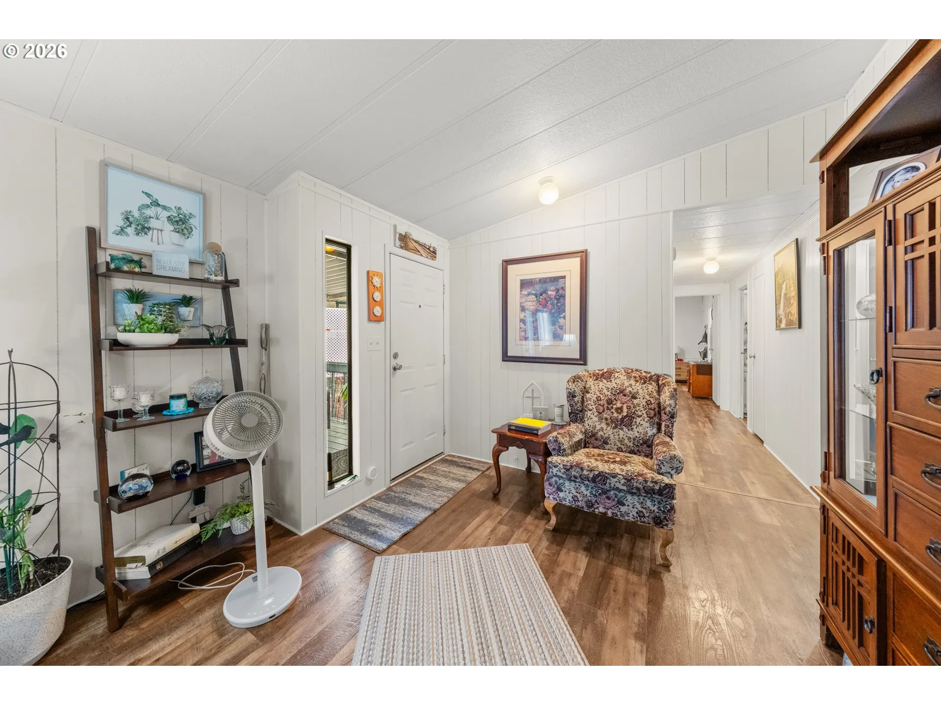 Living Room/Entrance