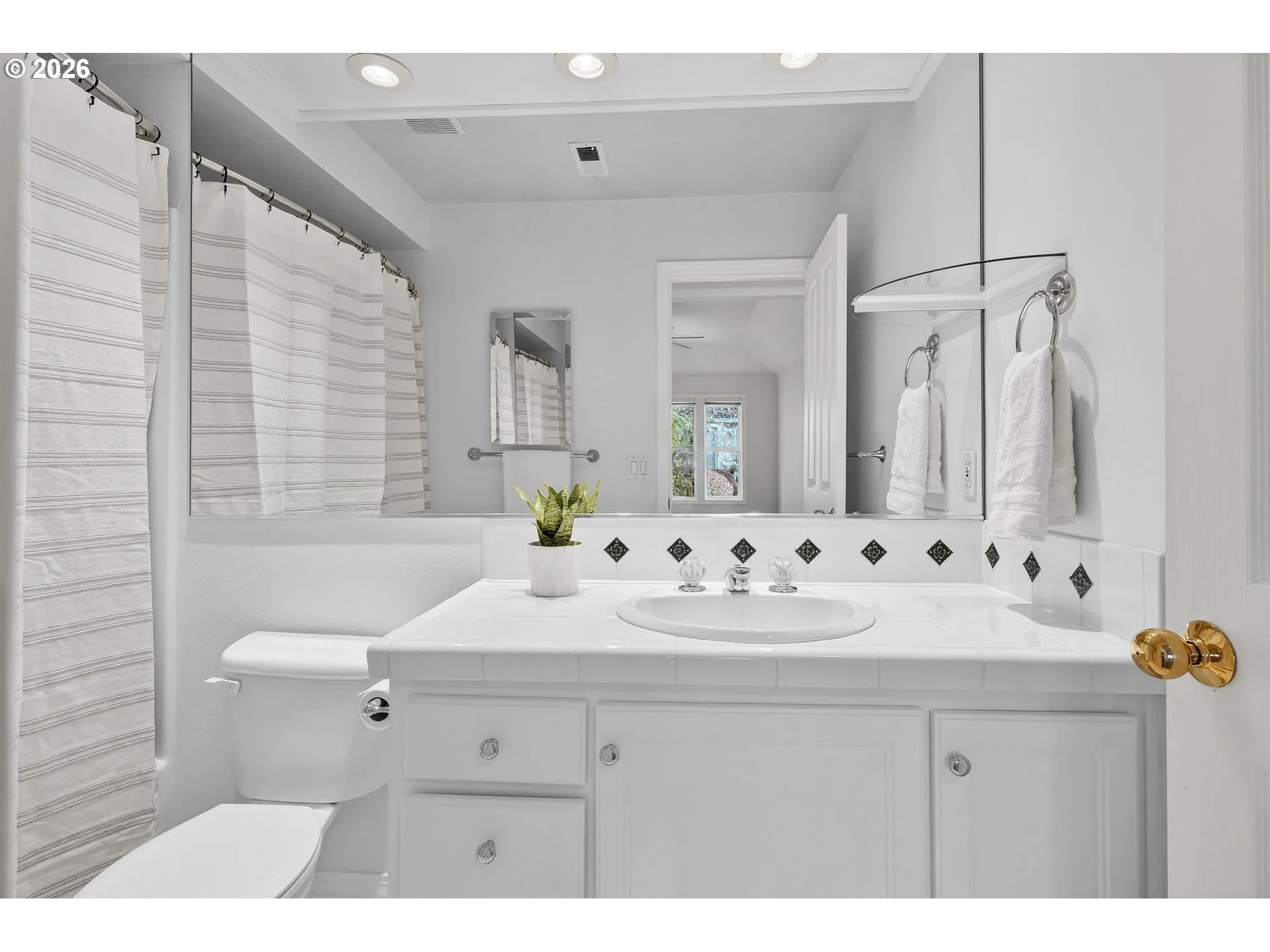 Bathroom, Attached-Upper