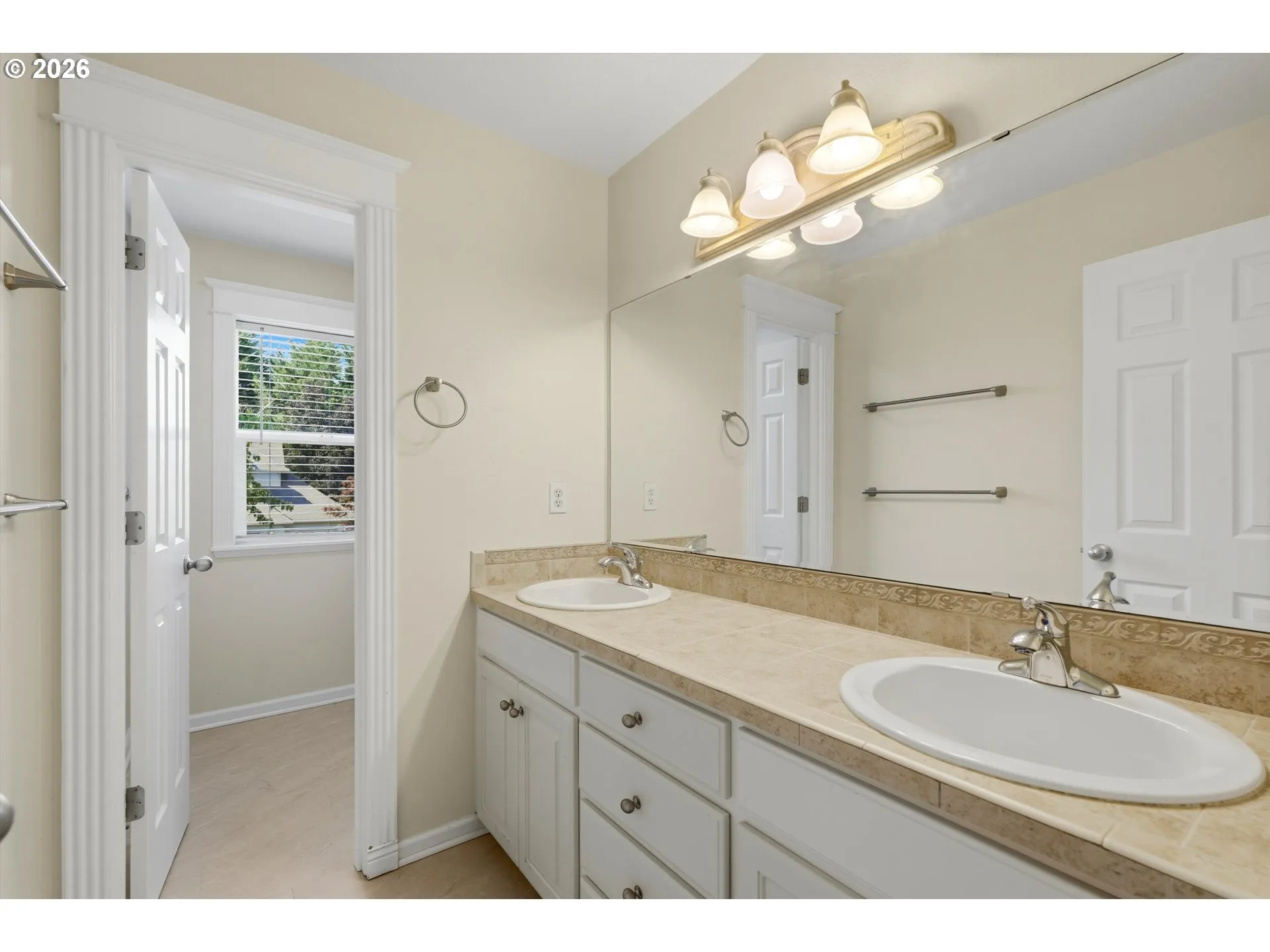 Bathroom-Upper